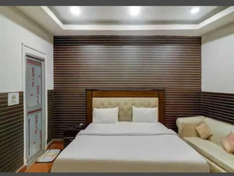 OYO Hotel New Royal Plaza Hotel in Chandigarh