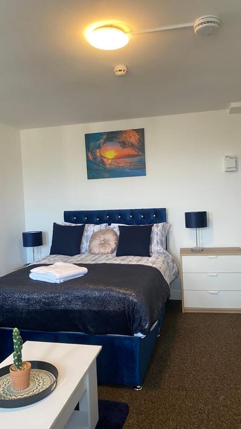 Bv Cosy Studio Eleven At Deighton Huddersfield Vacation rental in Huddersfield