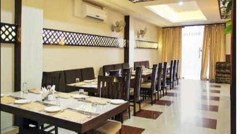 Om Sai Nath Hotel & Restaurant By WB Inn Vacation rental in Agra