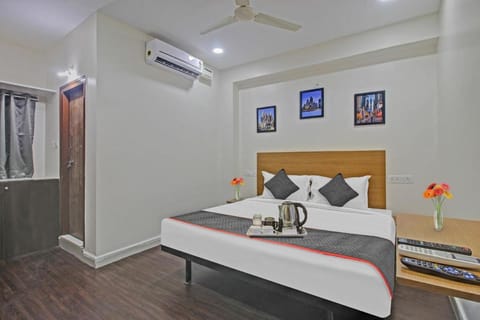 OYO Townhouse 1112 Jahnavi Group Hotel in Hyderabad