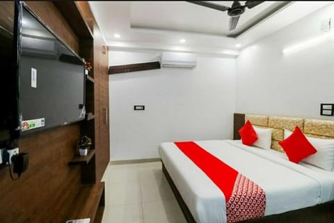 OYO B Singh Stay Mahipalpur Hotel in New Delhi