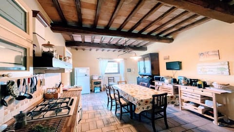 Sleeps 10 Sensational views surround exceptional villano neighbours Wifi Vacation rental in Umbria