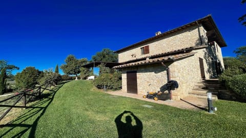 Sleeps 10 Sensational views surround exceptional villano neighbours Wifi Vacation rental in Umbria