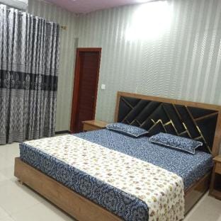 The Crown Guest House  Bed and Breakfast in Islamabad