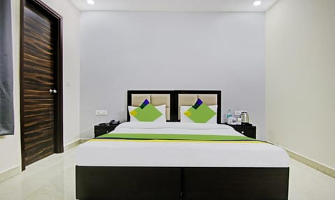 Treebo Trend Modern Stays Hotel in Noida