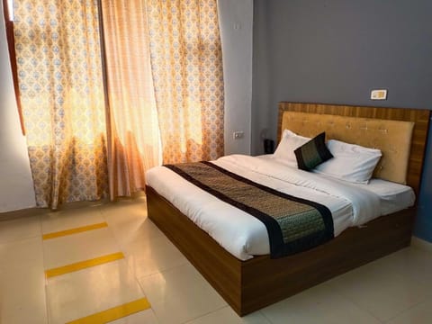 Super OYO Flagship Hotel 9 Palm Hotel in Dehradun