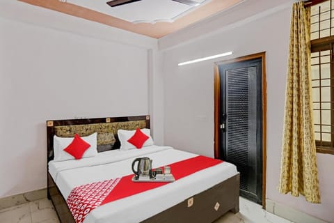 Flagship Royal Stay Near New Ashok Nagar Metro Station Hotel in Noida