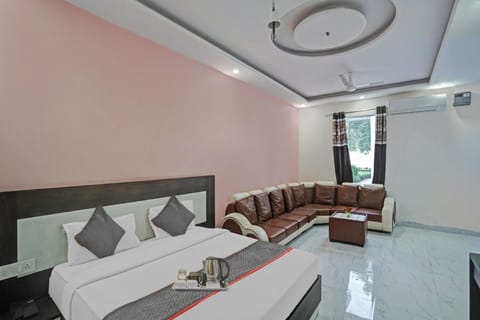 Collection O Rajvanshi Paradise Vacation rental in Gurugram