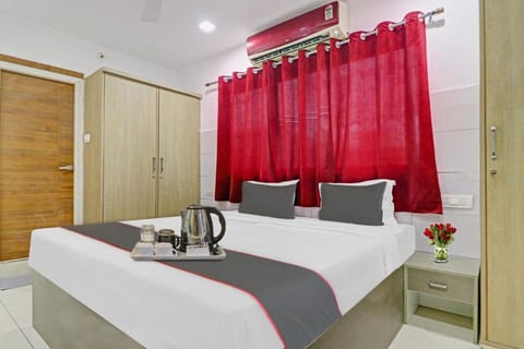 Capital O Hotel Royal Grand Inn Hotel in Hyderabad