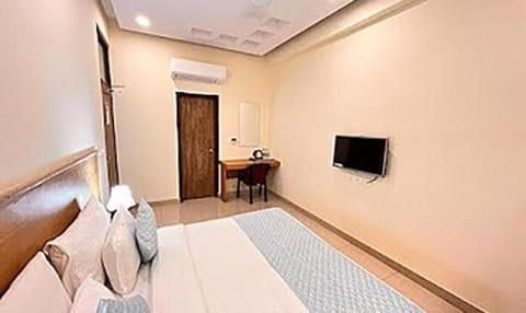 FabHotel Corporate Town Hotel in Noida