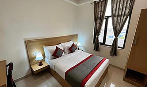 FabHotel Corporate Town Hotel in Noida