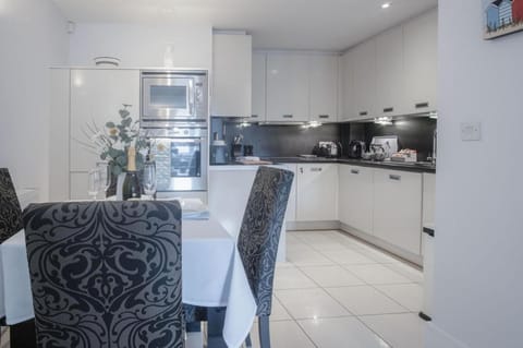 Minarvon - 2 Bedroom Apartment - Saundersfoot Vacation rental in Saundersfoot