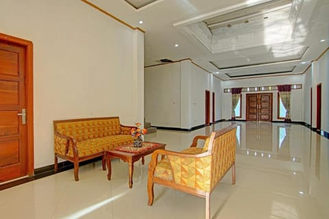 OYO 91852 Prima Guesthouse Syariah Hotel in Padang