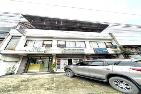 OYO 910 Sabaidee Suites Hotel in Lapu-Lapu City