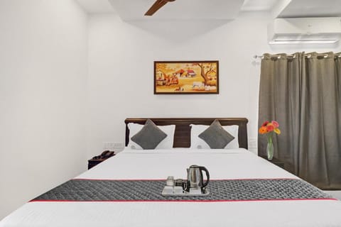 Super OYO Townhouse1148 RCC PARK VIEW INN Hotel in Hyderabad
