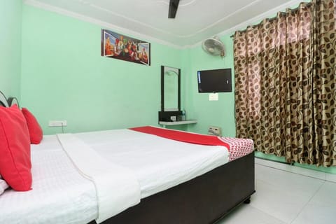 OYO Flagship 70200 Radha Swami Guest House Hotel in Punjab, India