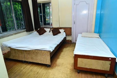 Hasting Guest House Vacation rental in Kolkata