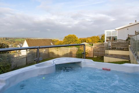 Golwg Y Môr - Sea View Cottage with Hot Tub Vacation rental in Saundersfoot