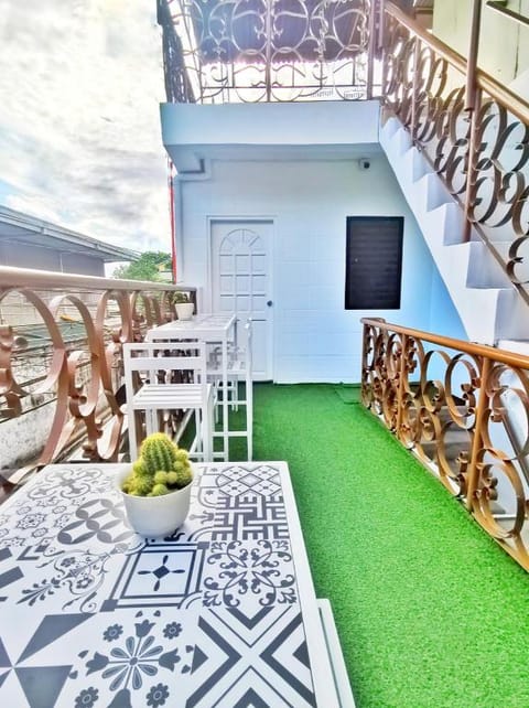 NomadsMNL Hostel Vacation rental in Pasay