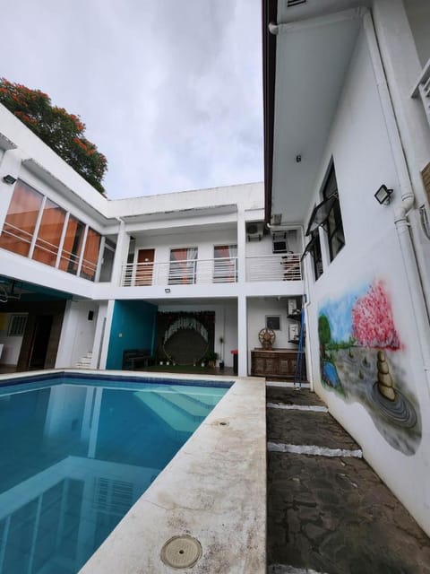 Modern Peak Suites Locanda in Antipolo