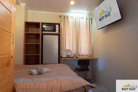 Private room with queen size bed Condo in Baguio