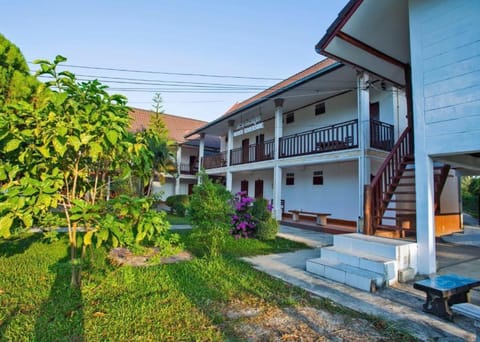 Mani Riverside Garden House Vacation rental in Vang Vieng