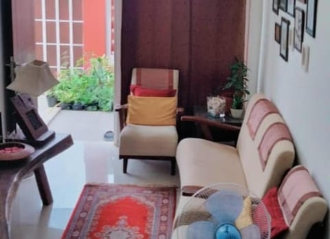 Emerald Family Guesthouse Vacation rental in Batu