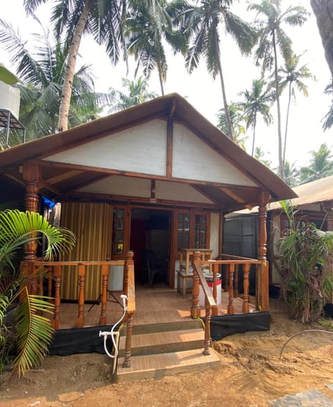 Tropical Bay Beach Cottages& Hostel Hostel in Canacona