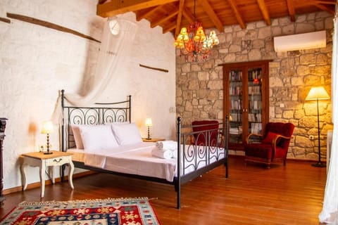 Stonehouse with Backyard and Fireplace in Alacati Vacation rental in Alaçatı