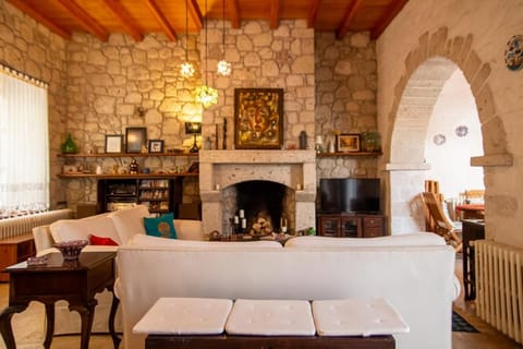 Stonehouse with Backyard and Fireplace in Alacati Vacation rental in Alaçatı