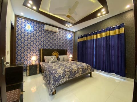 Fully Furnished 10 Marla 3 beds Upper Portion  Vacation rental in Lahore