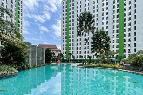 RedLiving Apartemen Green Lake View Ciputat - Pelangi Rooms 3 Tower E Vacation rental in South Jakarta City