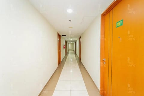 RedLiving Apartemen Green Lake View Ciputat - Pelangi Rooms 3 Tower E Hotel in South Jakarta City