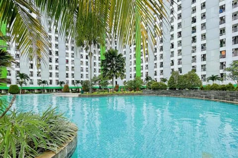 RedLiving Apartemen Green Lake View Ciputat - Pelangi Rooms 3 Tower E Vacation rental in South Jakarta City