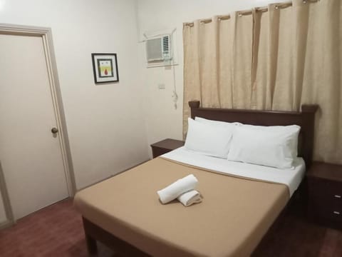 J Aparis Apartelle Hotel in Pasay