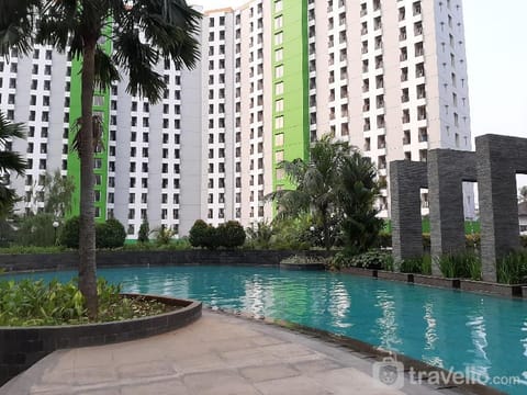Pleasant Studio at Green Lake View Apt By Travelio Vacation rental in South Jakarta City