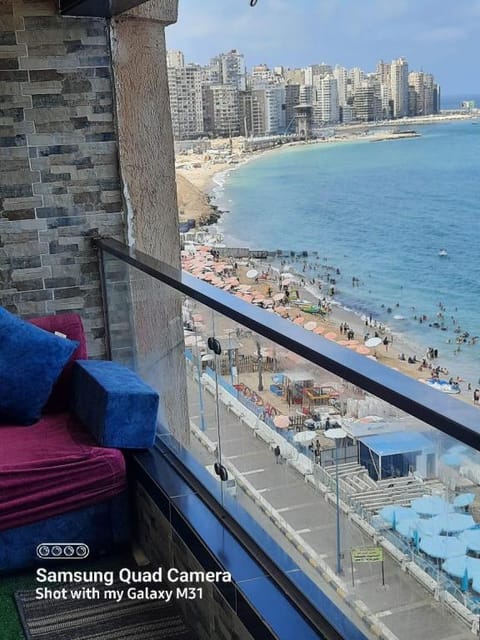 Panorama hotel apartment directly on the sea, enjo Condo in Alexandria