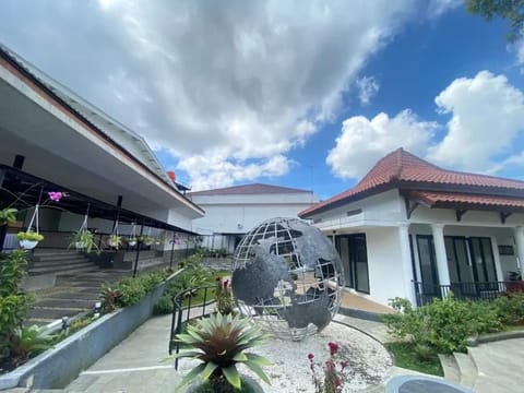 Hotel & Wisma Bintang Jadayat Vacation rental in Cisarua