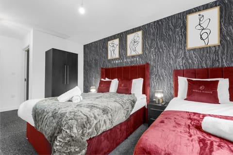 The Elixir Suite - Sleeps 7 Apartment in Birmingham