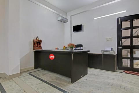 OYO Flagship Hotel Elite Near Tughlakabad Station Metro Station Vacation rental in Noida