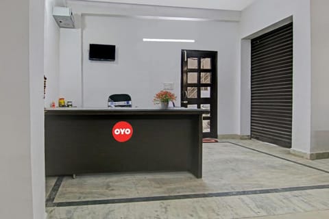 OYO Flagship Hotel Elite Near Tughlakabad Station Metro Station Vacation rental in Noida