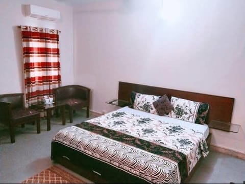 7 Seven Guest House Hotel in Karachi