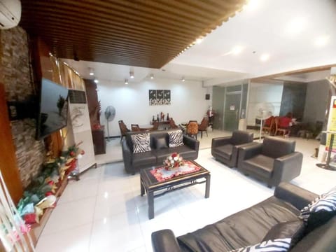 OYO 924 Cosmo Hotel Espana Near Ust Vacation rental in Manila City