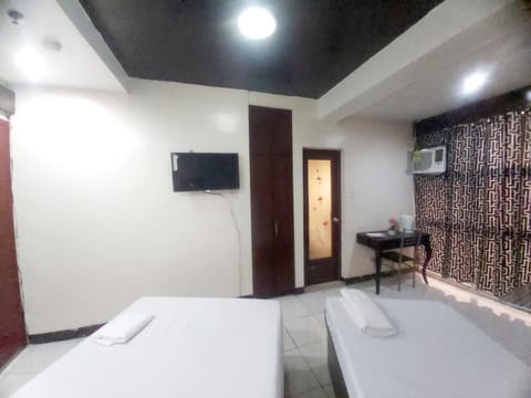 OYO 924 Cosmo Hotel Espana Near Ust Vacation rental in Manila City