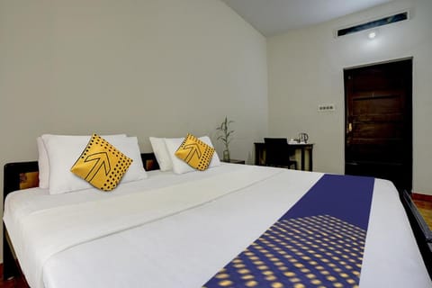 SPOT ON Archana Tourist Home Hotel in Kochi