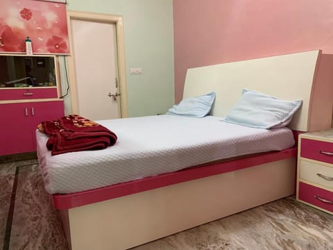 Lovely 3-BHK holiday home with free parking Appartamento in Jaipur