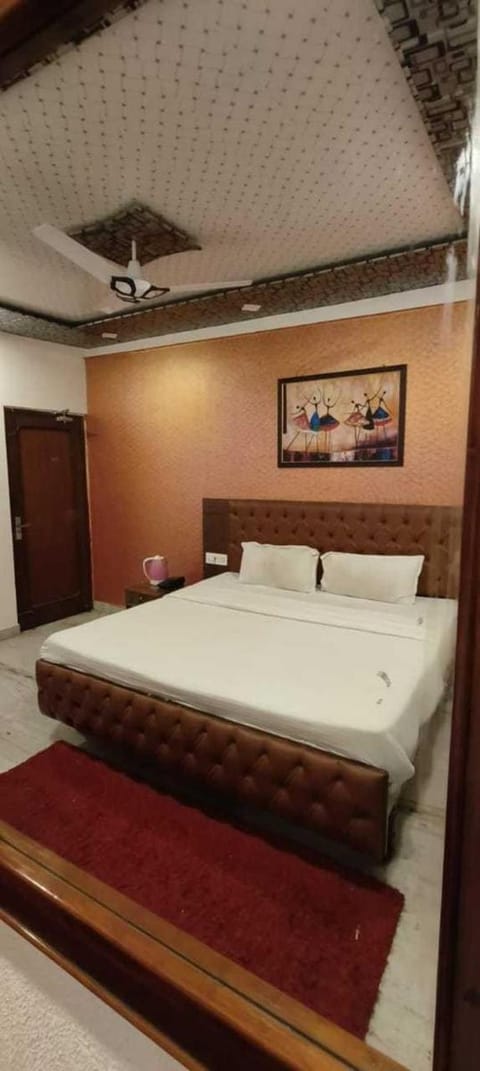 OYO Flagship Krishna Palace Hotel in Dehradun