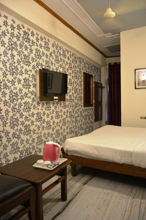 OYO Flagship Krishna Palace Hotel in Dehradun