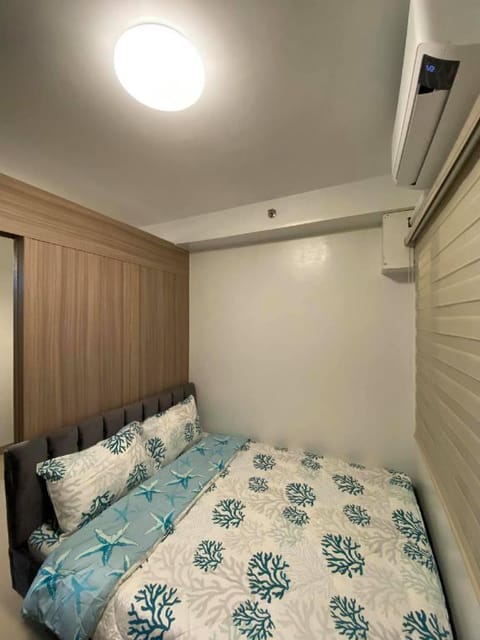 Charming 1 bedroom with balcony Facing Pool Urlaubsunterkunft in Pasay