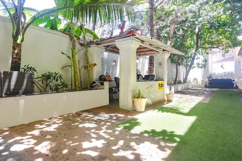 FabHotel Yahweh Beach Inn With Bar, Calangute Vacation rental in Calangute